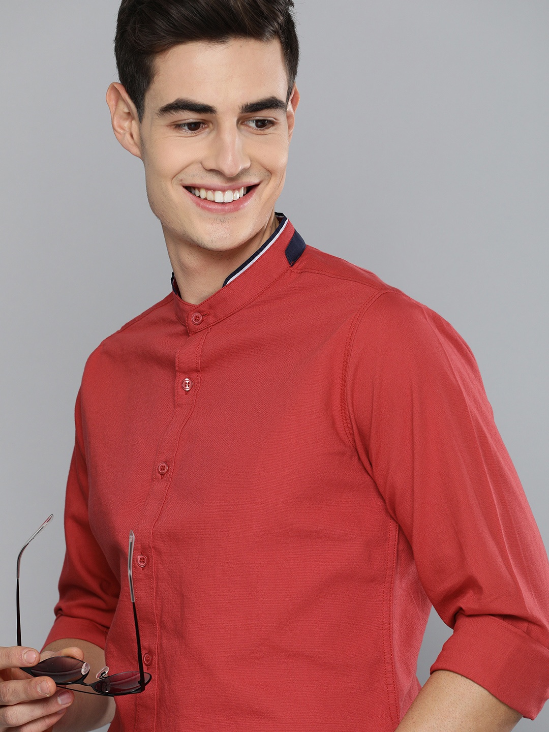 

Mast & Harbour Men Red Regular Fit Solid Casual Shirt