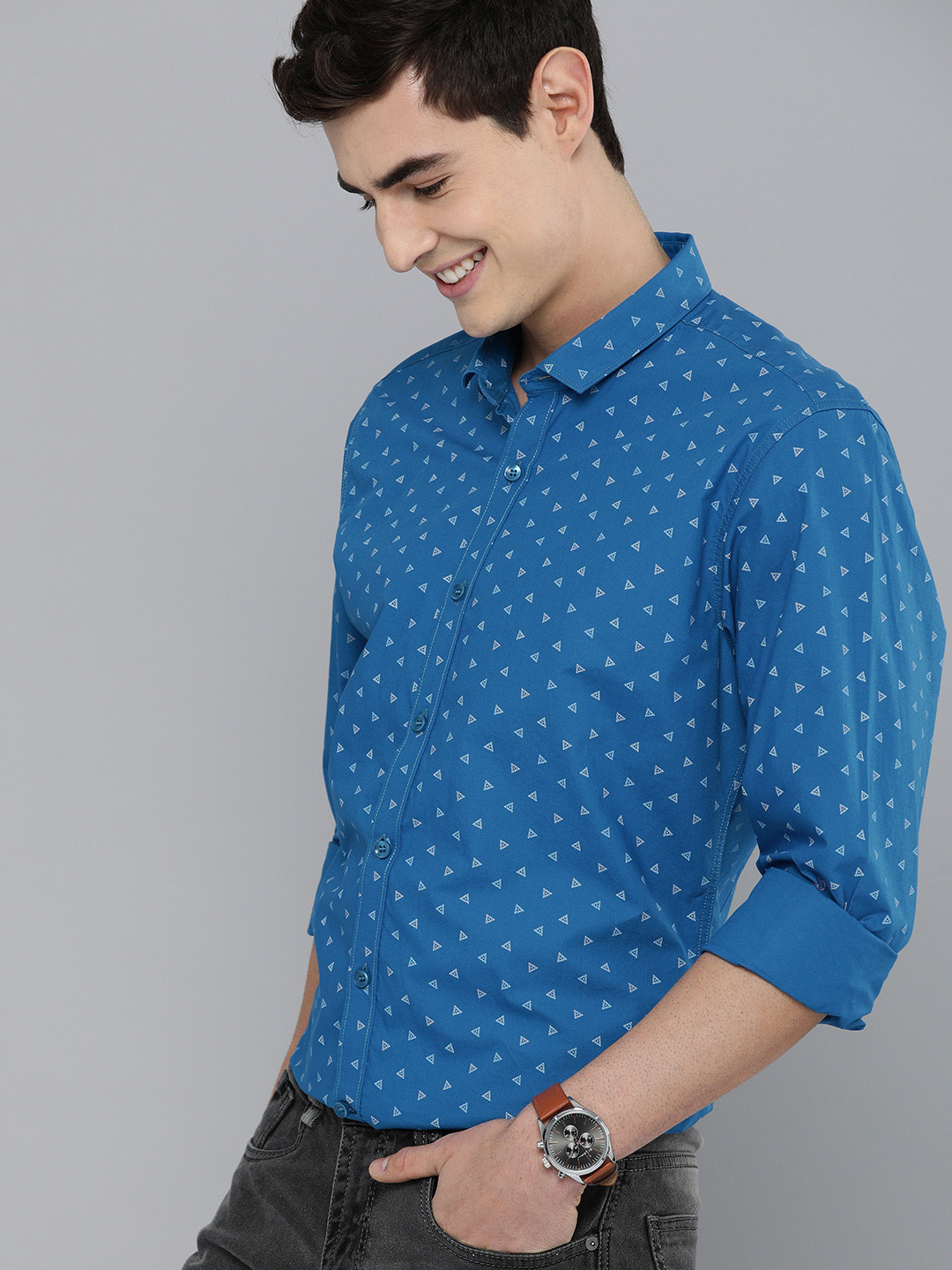 

Mast & Harbour Men Blue & White Regular Fit Printed Casual Shirt