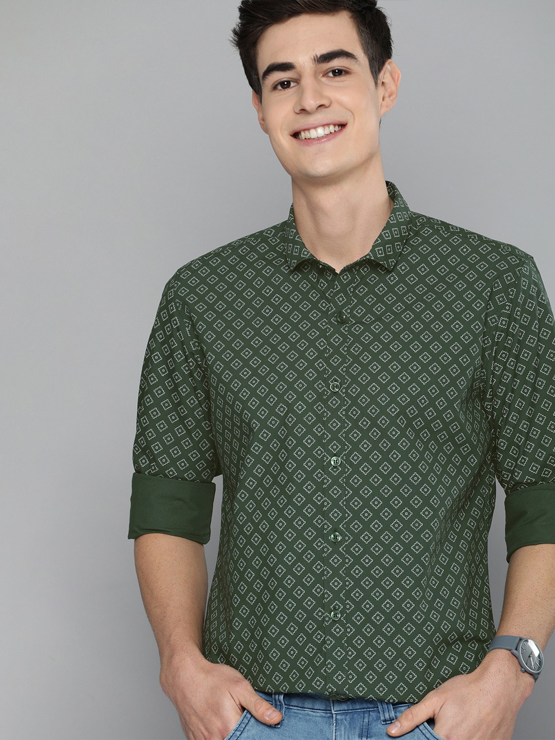 

Mast & Harbour Men Olive Green & White Regular Fit Printed Casual Shirt