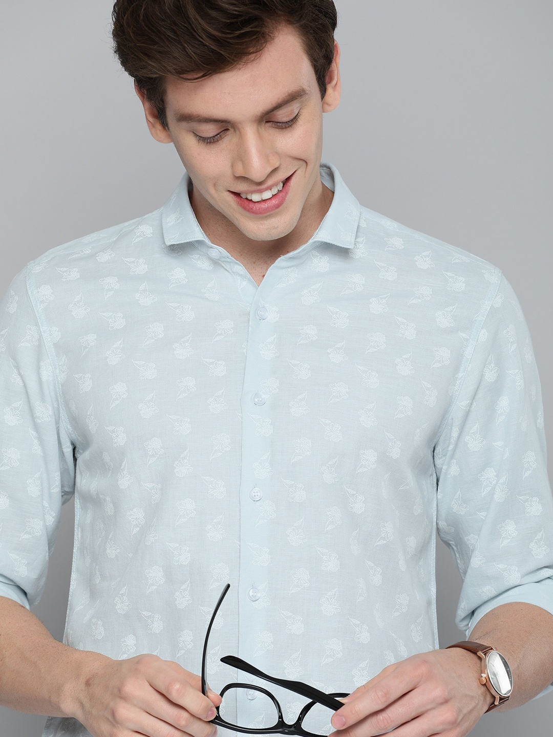 

Mast & Harbour Men Blue & White Regular Fit Floral Printed Casual Cotton-Linen Shirt