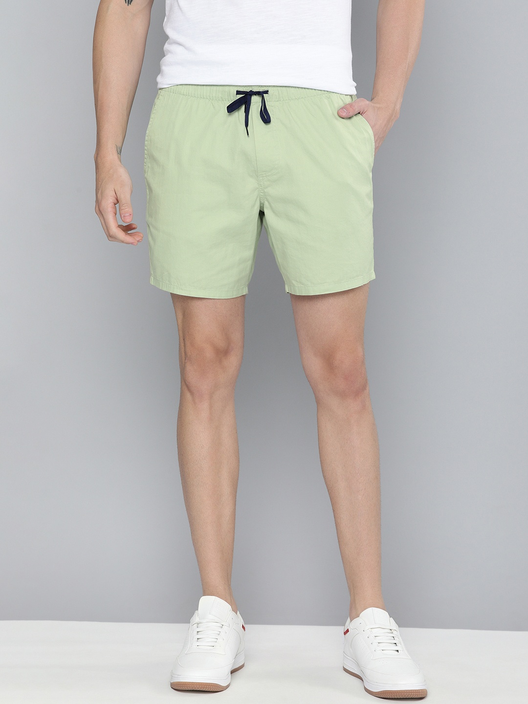

Mast & Harbour Men Green Solid Regular Fit Shorts