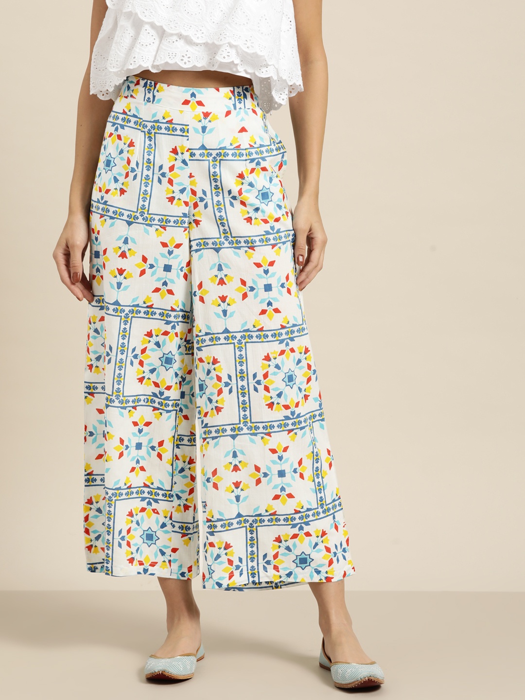 

Sangria Women White & Blue Ethnic Motifs Print Cotton Parallel Trousers