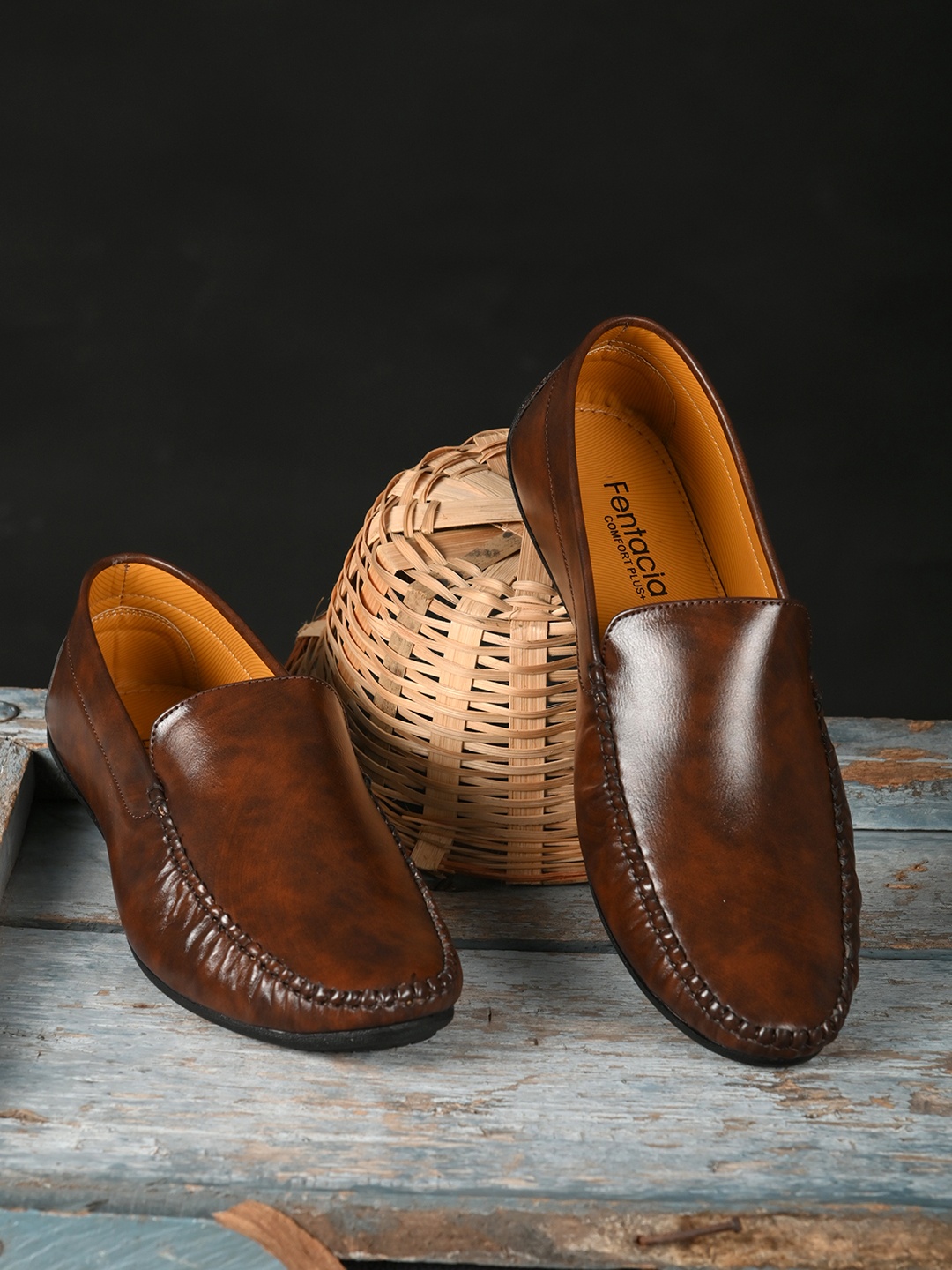 

Fentacia Men Brown Loafers