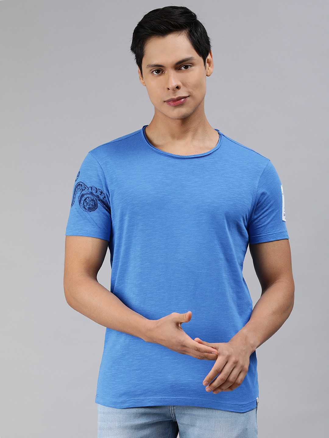 

SPYKAR Men Blue Solid Round Neck Pure Cotton T-shirt