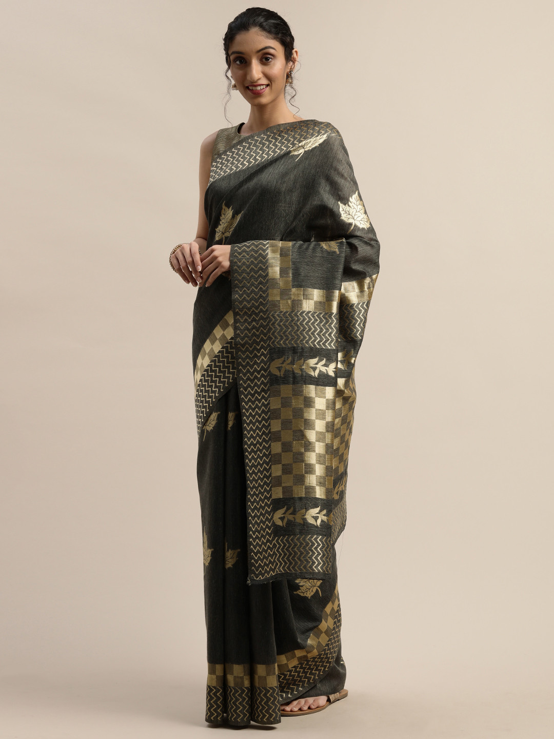 

Varanga Grey & Gold-Toned Woven Design Kanjeevaram Saree