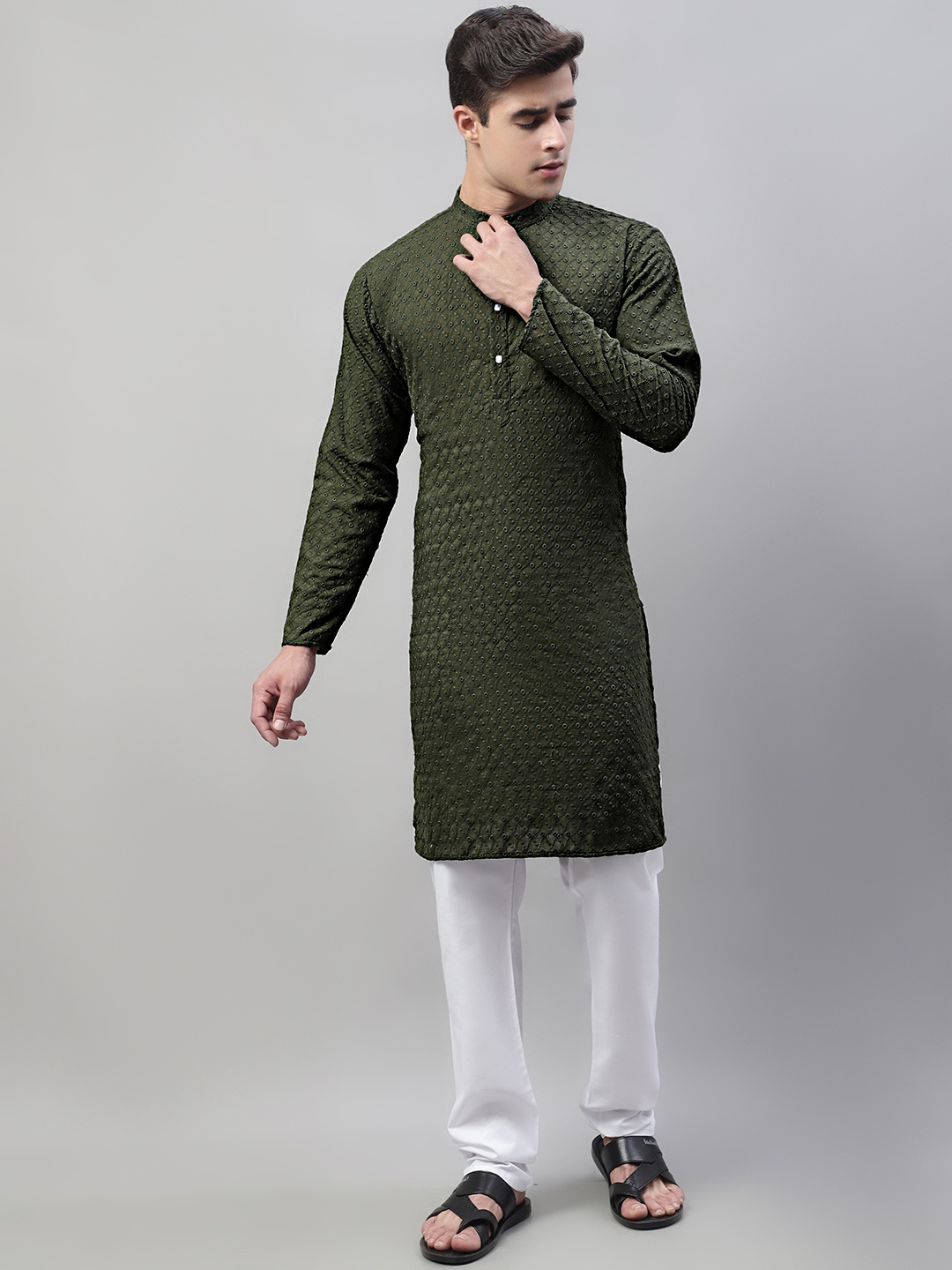 

Jompers Men Olive Green & White Self Design Kurta with Pyjamas