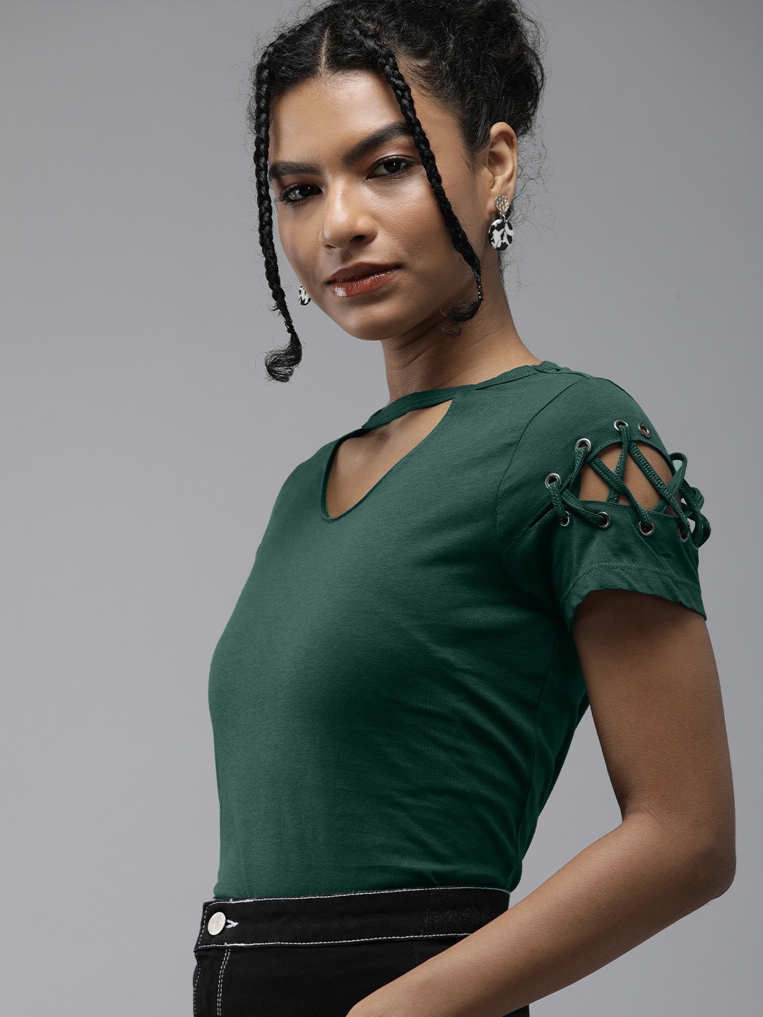 

The Roadster Lifestyle Co Women Green Solid Round Neck Pure Cotton Top