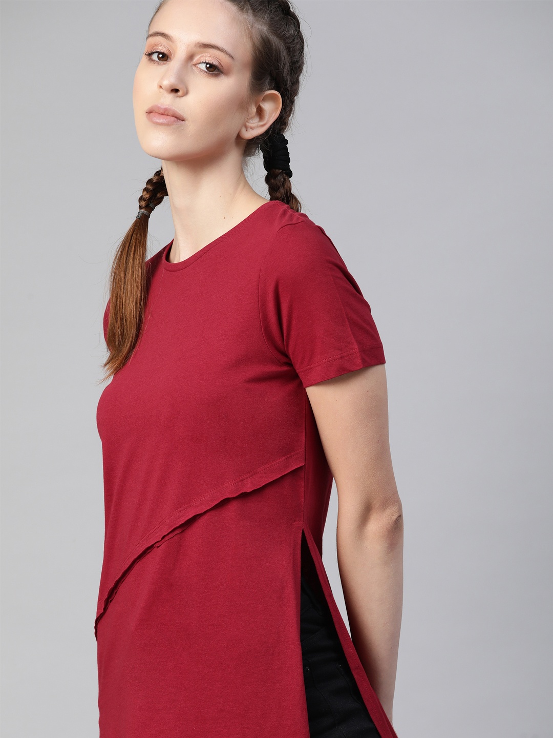 

The Roadster Lifestyle Co Red Solid Cotton Layered High Slit Regular Top