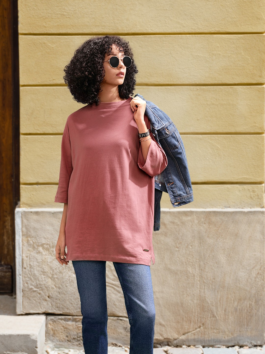 

The Roadster Lifestyle Co Women Pink Solid Round Neck Oversized Longline T-shirt