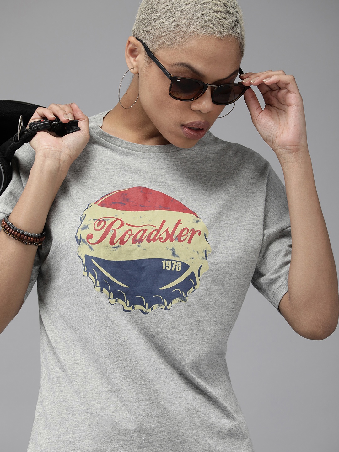 

The Roadster Lifestyle Co. Women Grey & Multicoloured Printed Slim Fit Casual T-shirt