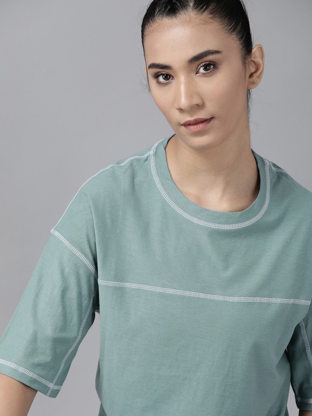 

The Roadster Lifestyle Co Women Green Solid Round Neck Pure Cotton T-shirt
