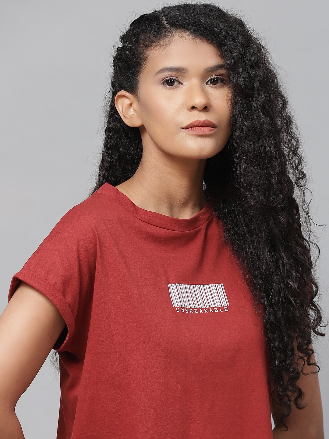 

The Roadster Lifestyle Co Women Maroon Typography Printed Extended Sleeves Crop T-shirt