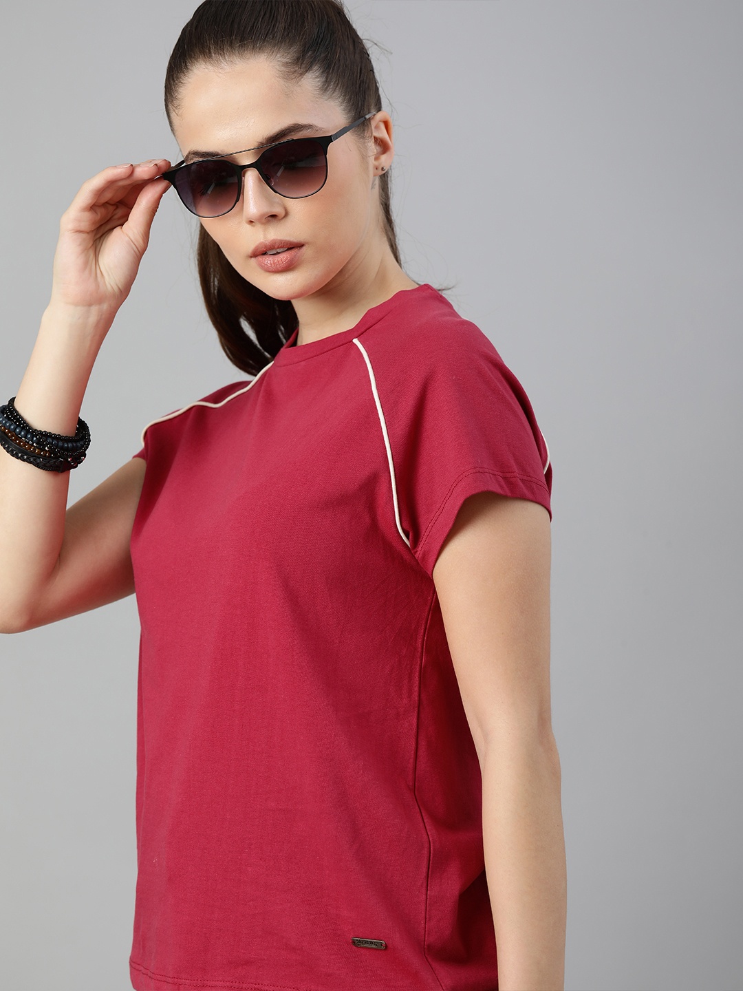 

The Roadster Lifestyle Co Women Maroon Solid Raglan Sleeve Pure Cotton T-shirt
