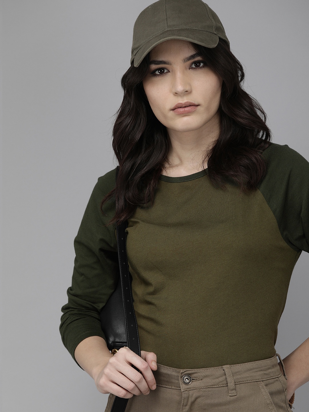 

The Roadster Lifestyle Co Women Olive Green Solid Round Neck Pure Cotton T-shirt