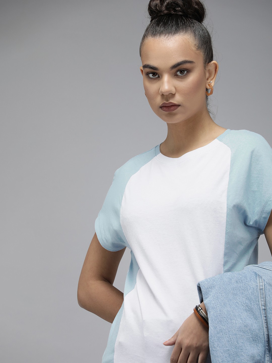 

The Roadster Life Co. Women White & Blue Colourblocked Raglan Sleeves Pure Cotton T-shirt