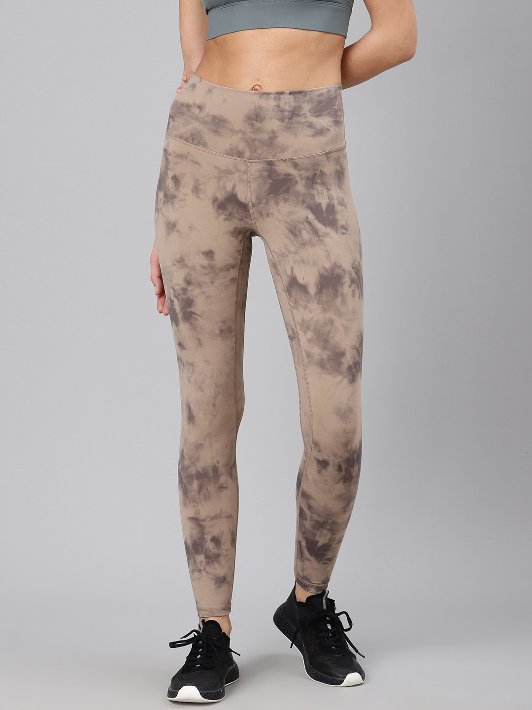 

Fitkin Women Beige & Black Tie & Dye Printed Quick Dry Training Tights