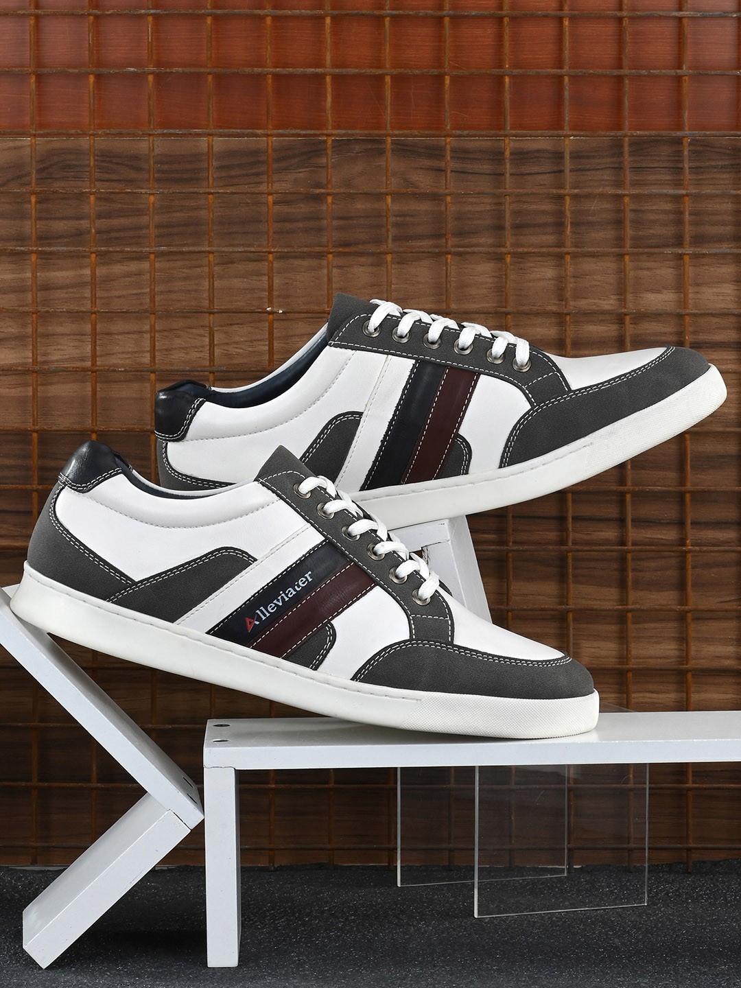 

Alleviater Men Grey Sneakers