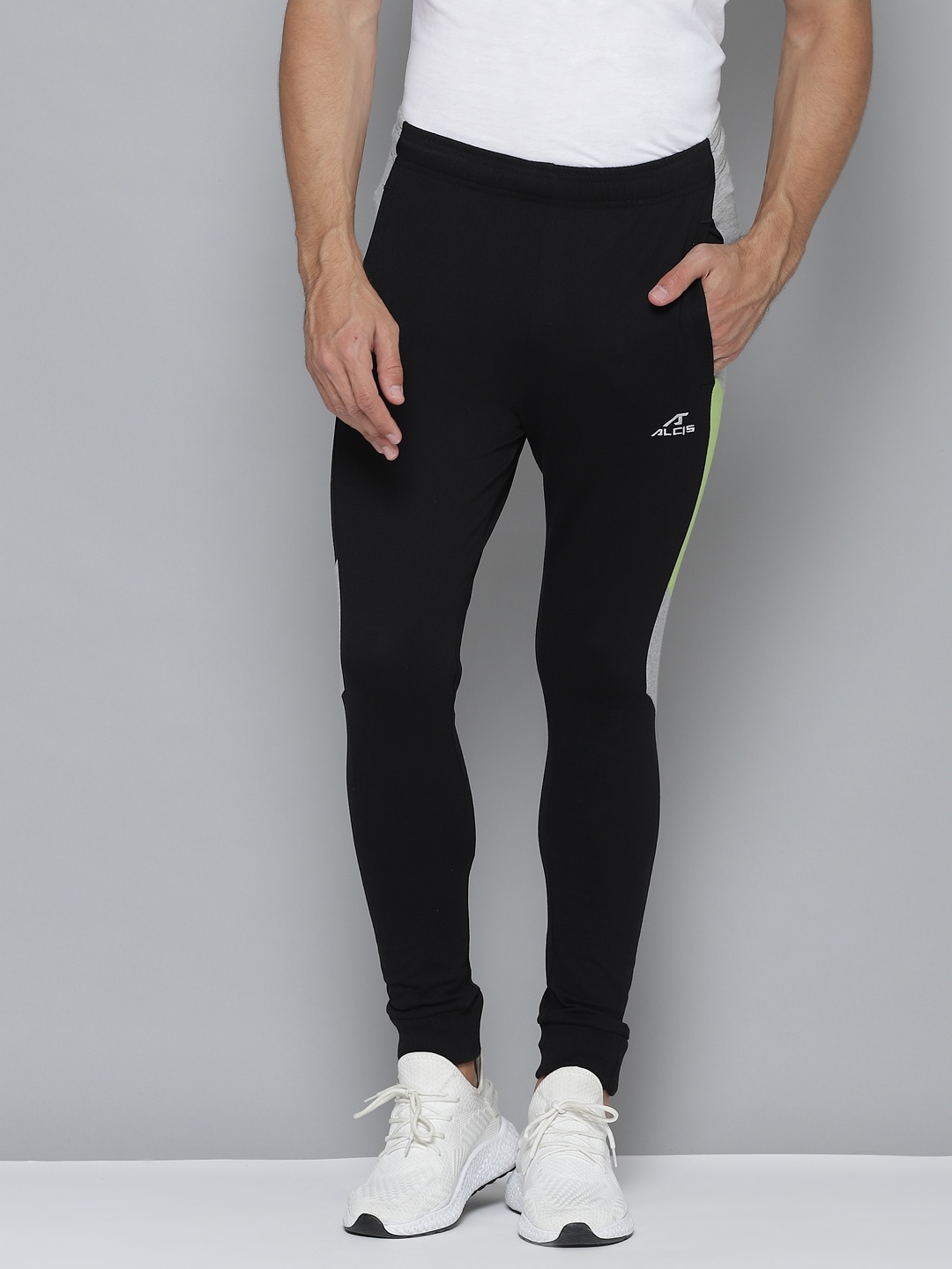 

Alcis Men Black Solid Regular Fit Joggers