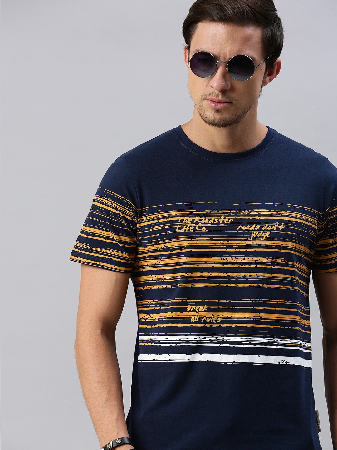 

The Roadster Lifestyle Co Men Navy Blue Striped Round Neck Pure Cotton T-shirt