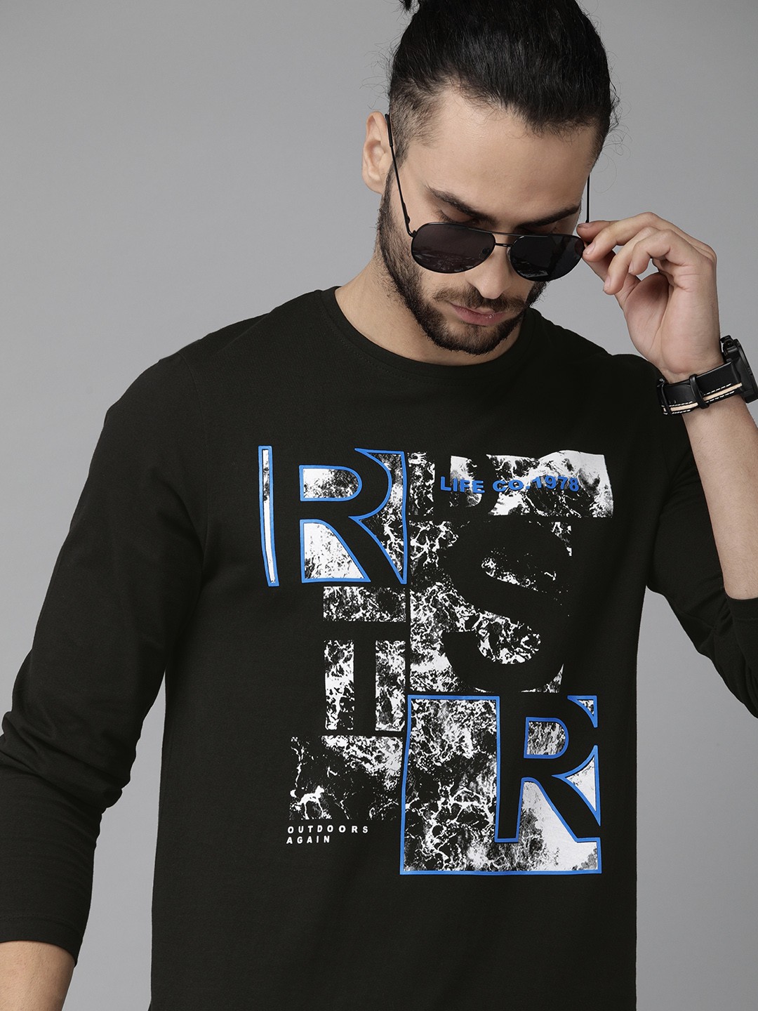 

The Roadster Lifestyle Co Men Black Printed Round Neck T-shirt