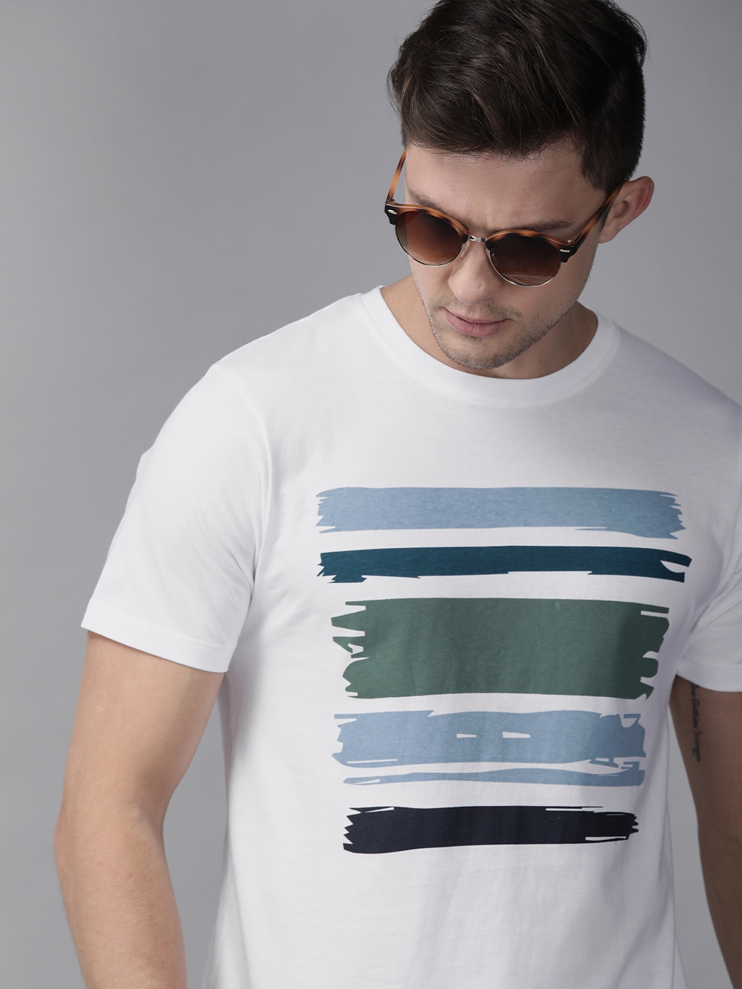 

The Roadster Lifestyle Co Men White Blue Striped Round Neck Pure Cotton T-shirt