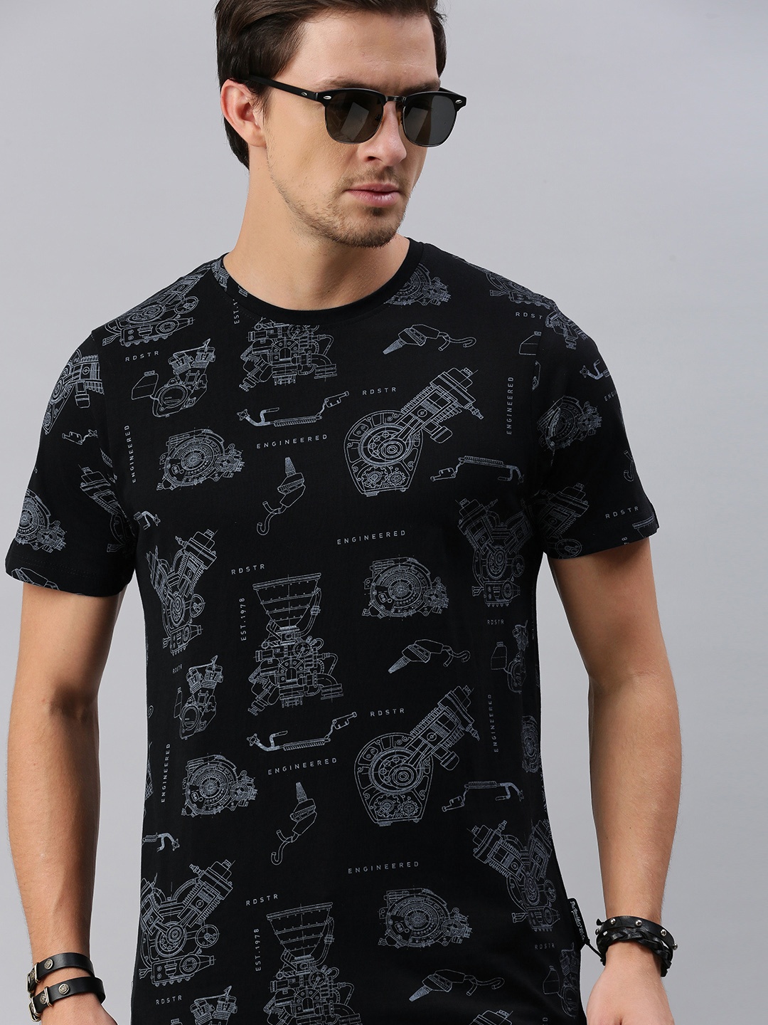 

The Roadster Lifestyle Co Men Black Printed Round Neck Pure Cotton T-shirt