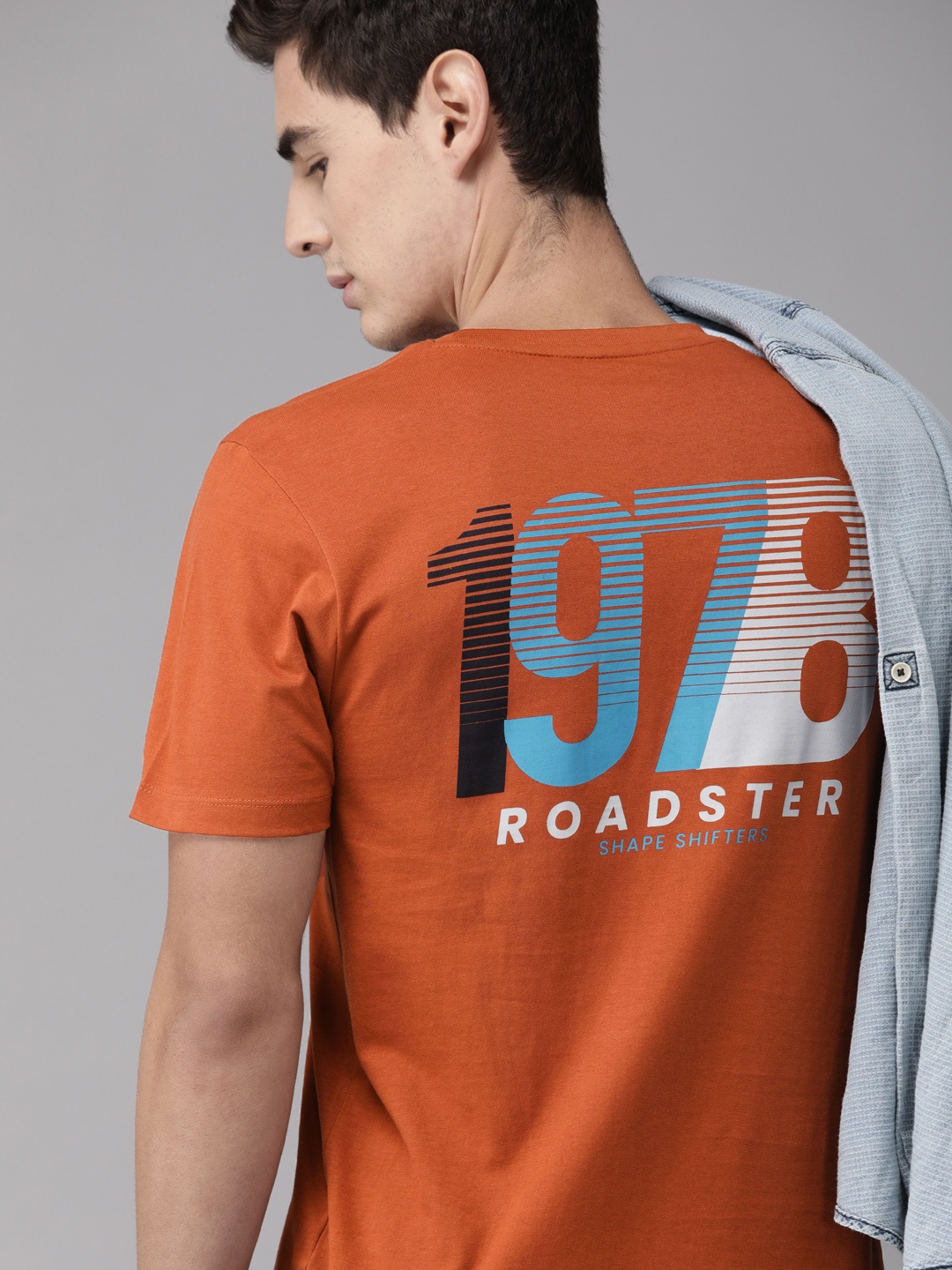 

The Roadster Lifestyle Co Men Orange Printed Round Neck Pure Cotton T-shirt