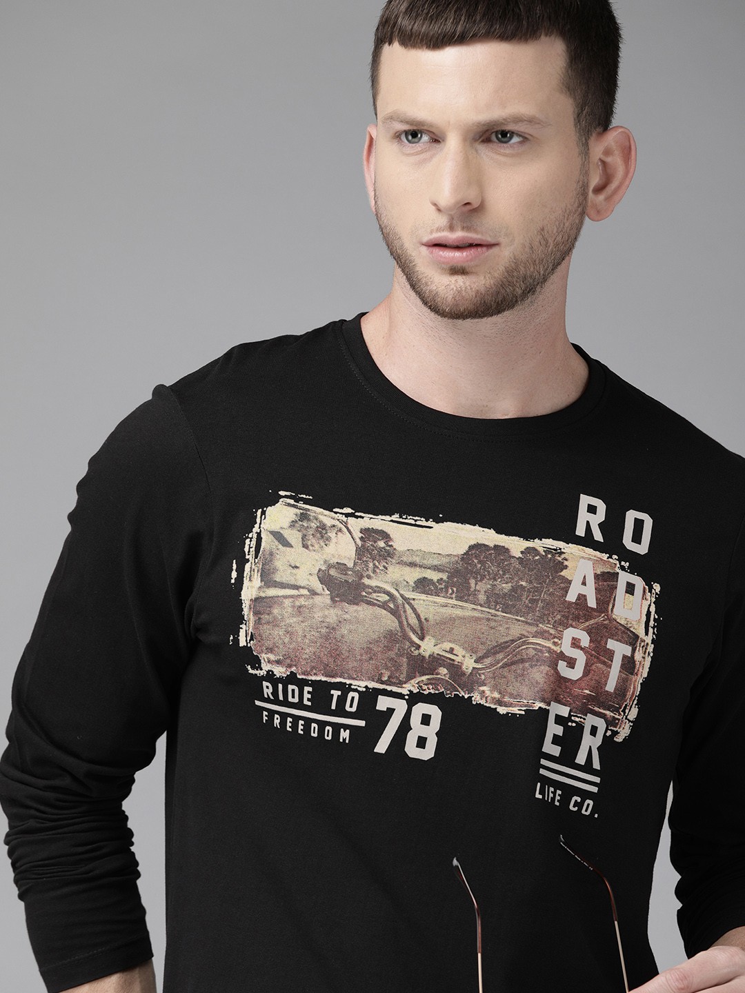 

The Roadster Lifestyle Co Men Black Printed Round Neck T-shirt