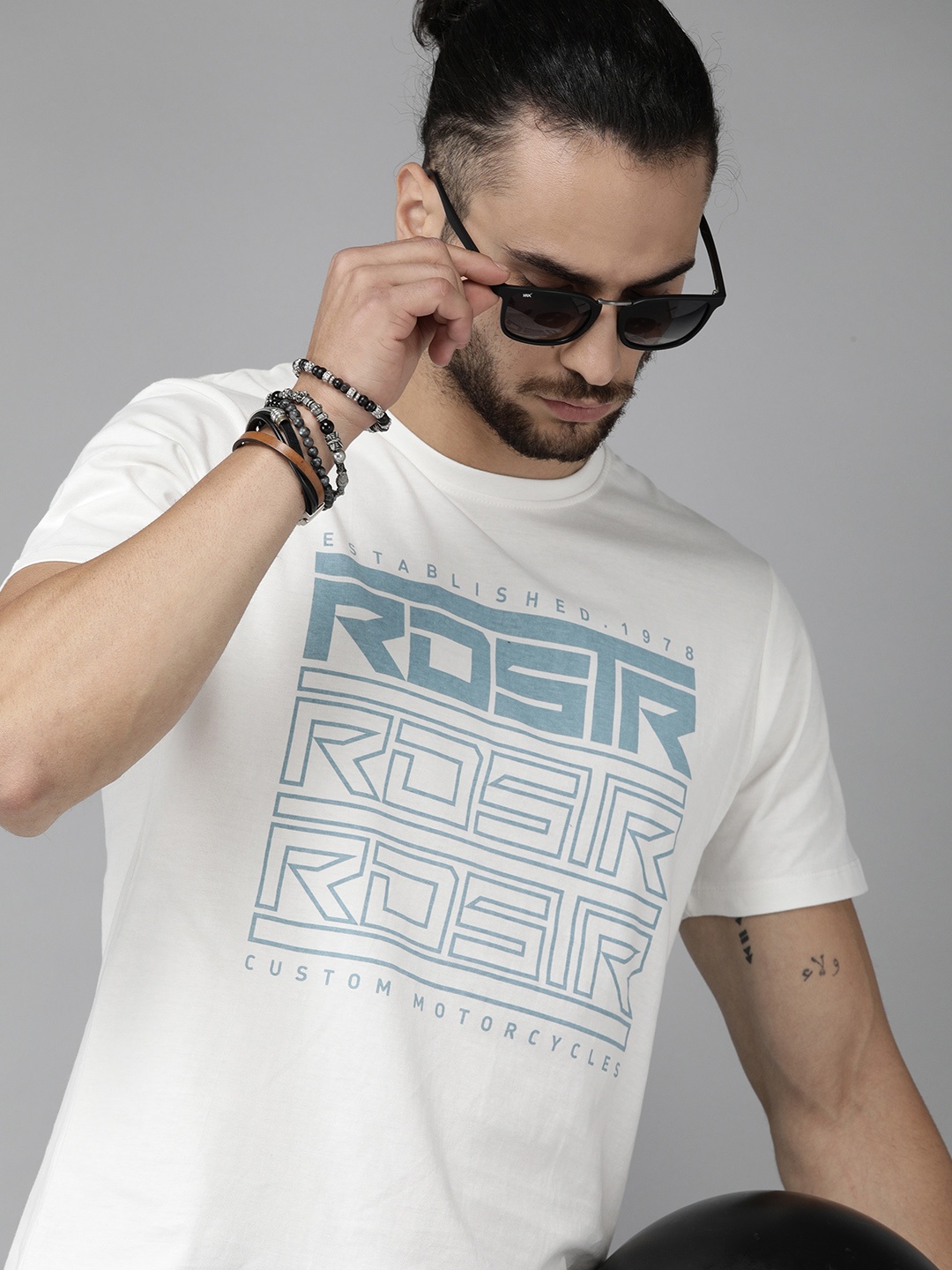 

The Roadster Lifestyle Co Men White Printed Round Neck Pure Cotton T-shirt