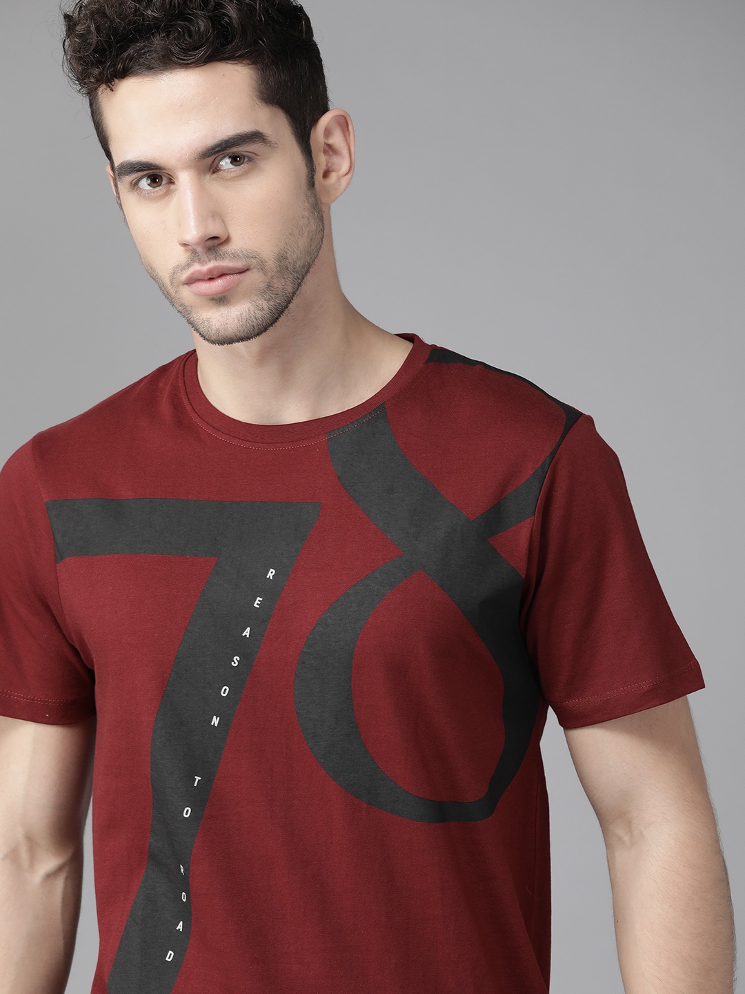 

The Roadster Lifestyle Co Men Maroon & Black Pure Cotton Printed Round Neck T-shirt