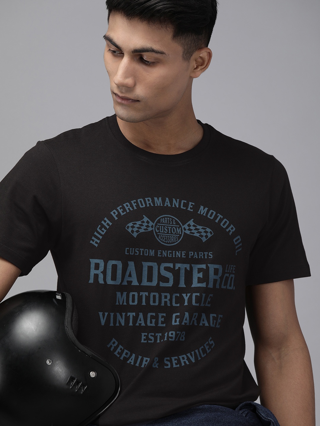 

The Roadster Lifestyle Co Men Black Printed Round Neck Pure Cotton T-shirt