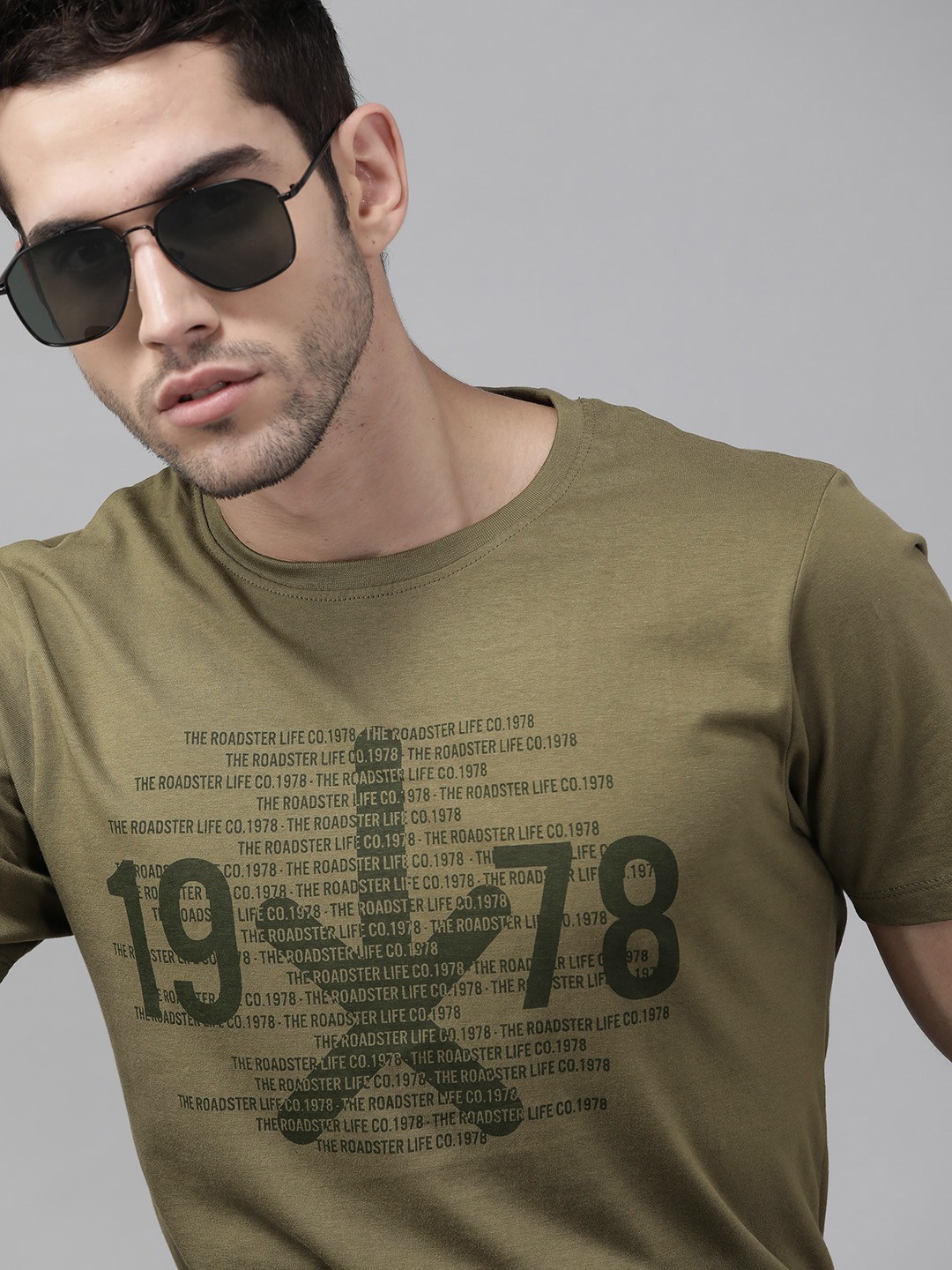 

The Roadster Lifestyle Co Men Olive Green Printed Round Neck T-shirt