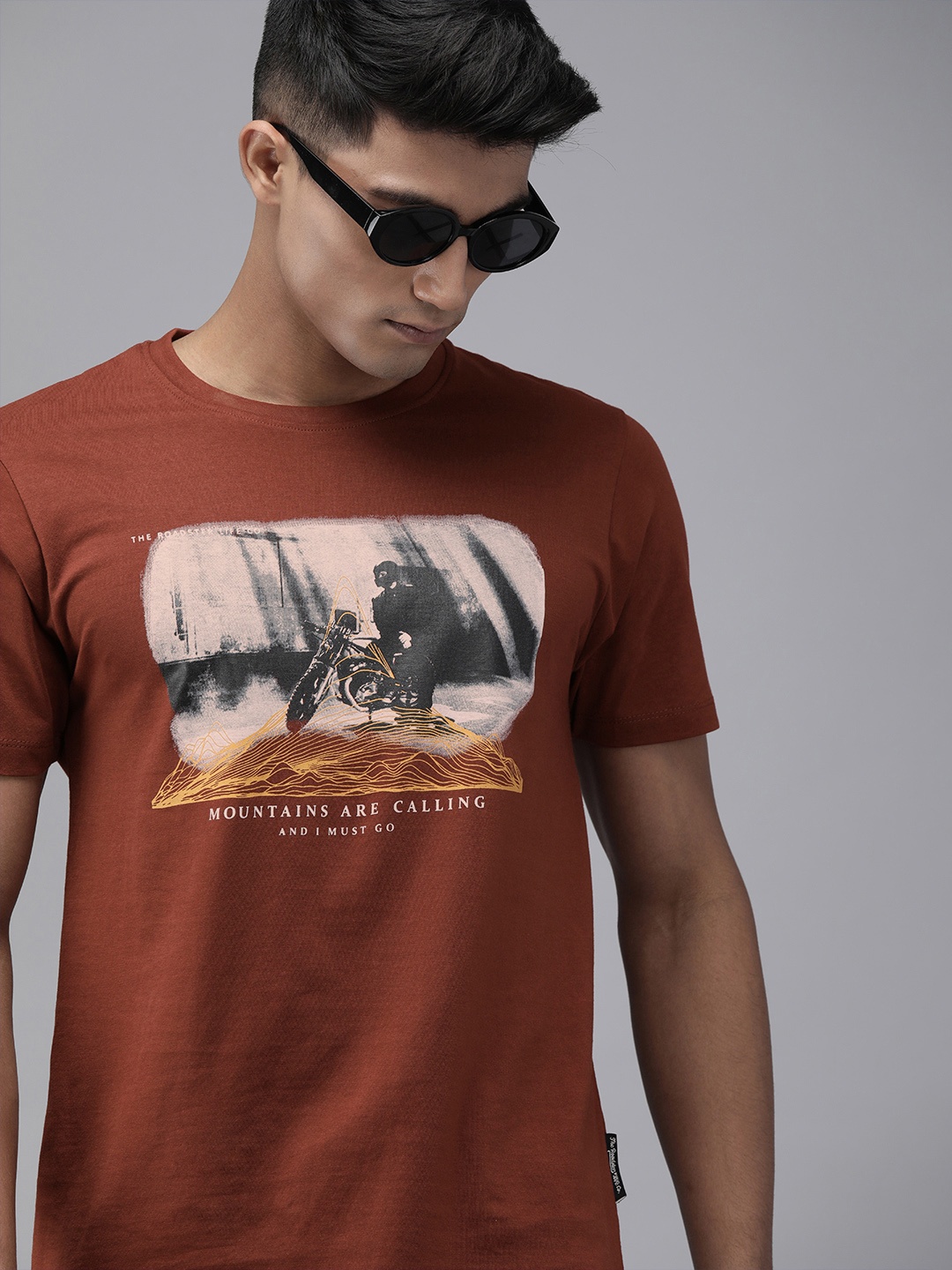 

The Roadster Lifestyle Co Men Rust Red Printed Round Neck Pure Cotton T-shirt