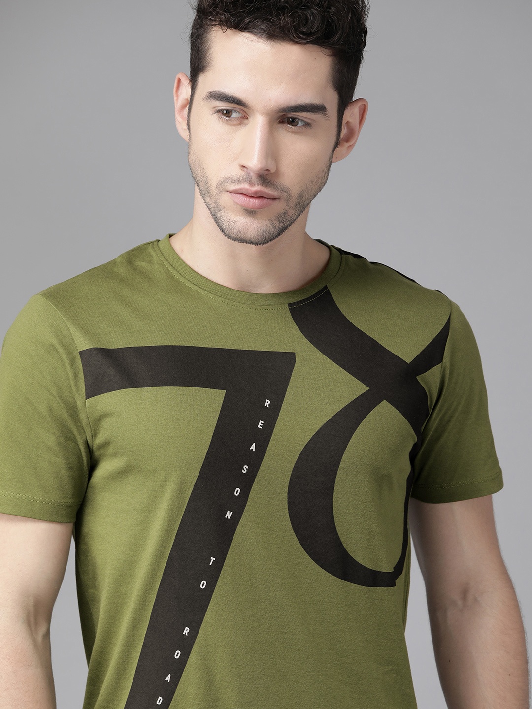 

The Roadster Lifestyle Co Men Olive Green & Black Pure Cotton Printed Round Neck T-shirt