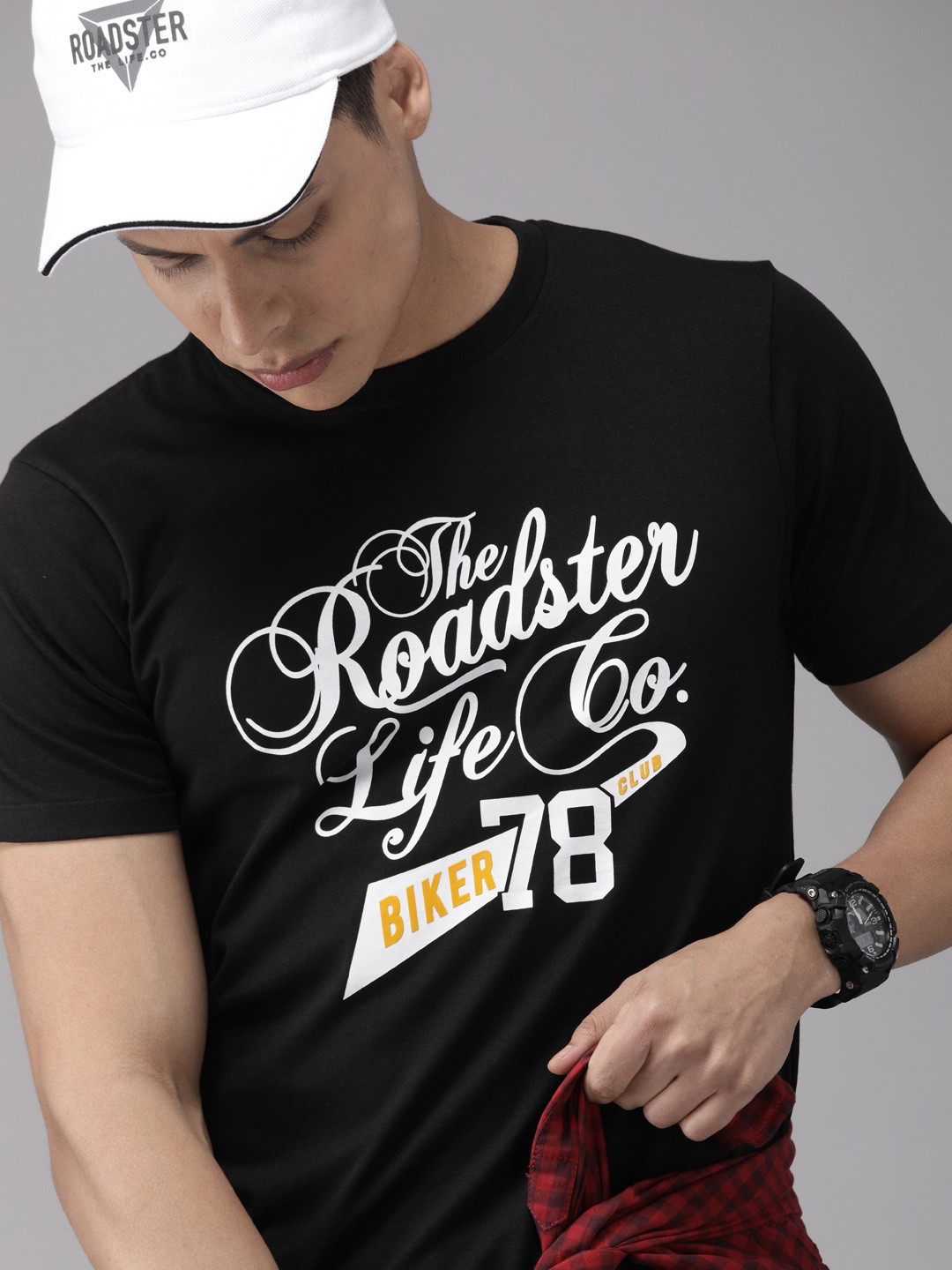 

The Roadster Lifestyle Co Men Black Printed Round Neck Pure Cotton T-shirt