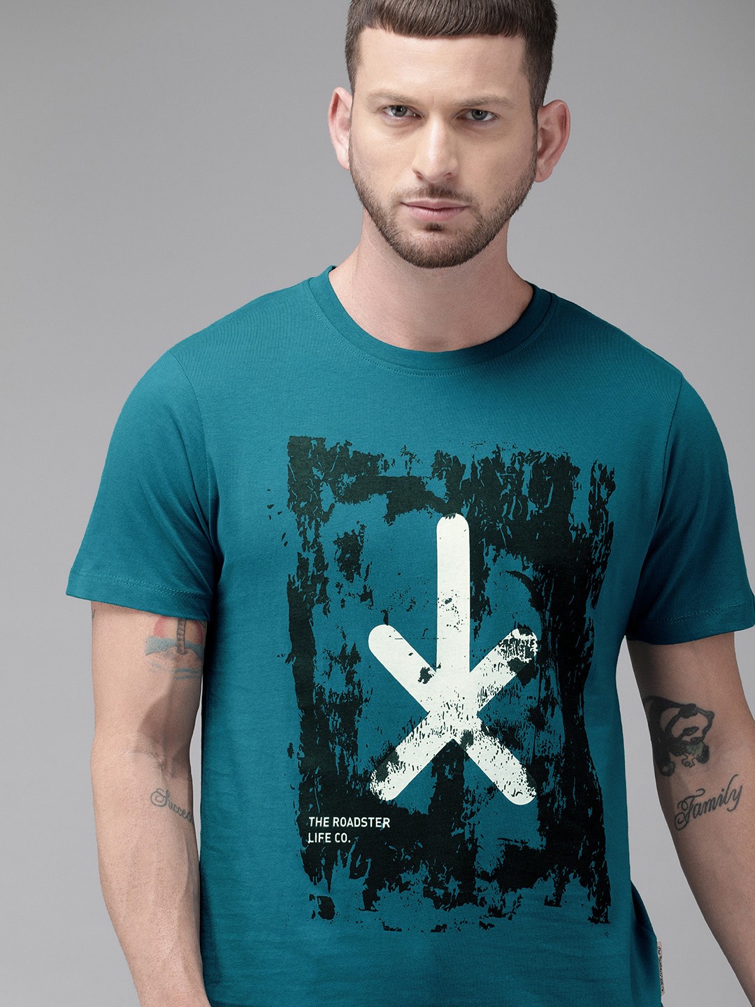 

The Roadster Lifestyle Co Men Teal Blue Printed Round Neck Pure Cotton T-shirt