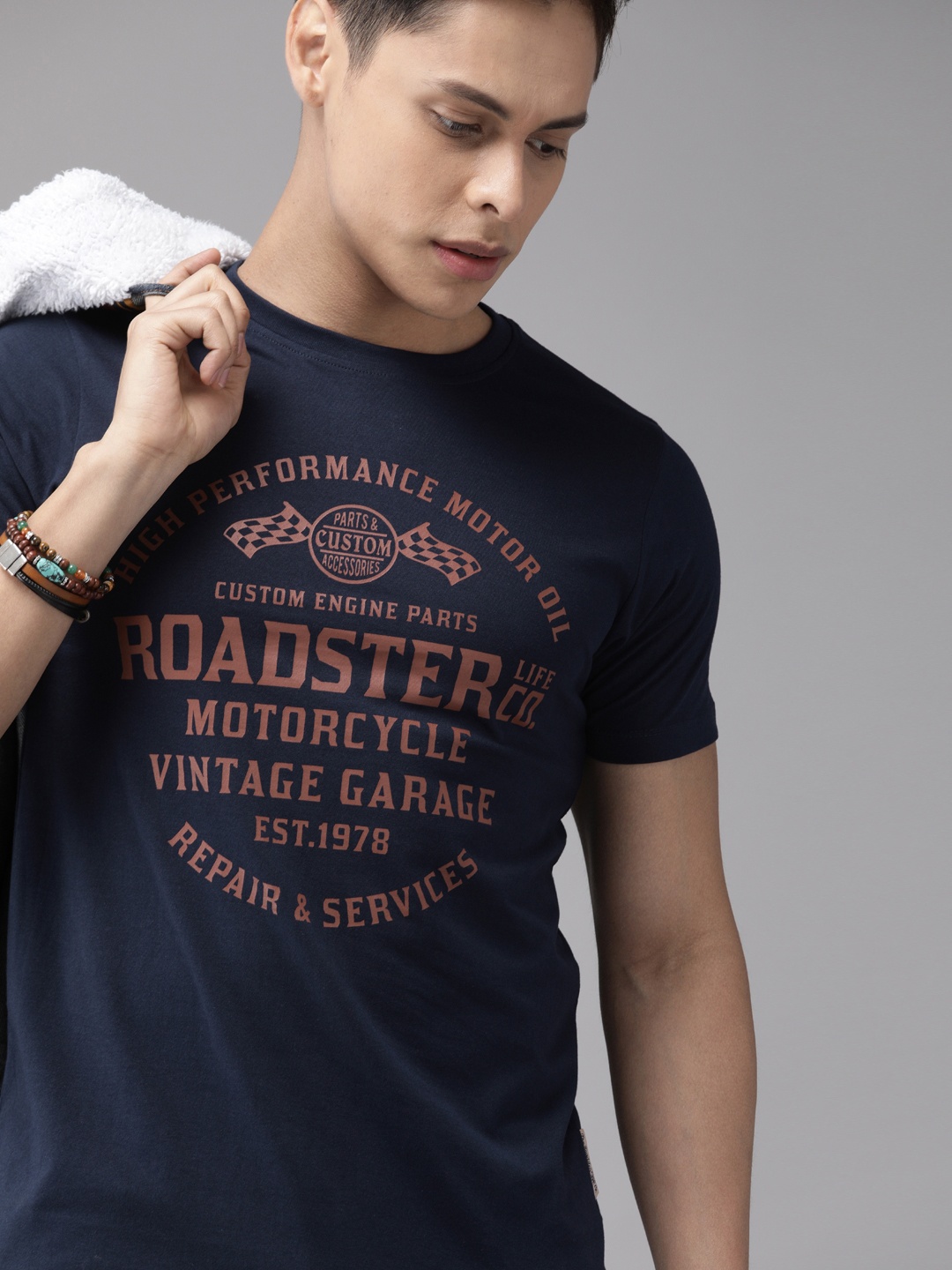 

The Roadster Lifestyle Co Men Navy Blue Printed Round Neck Pure Cotton T-shirt