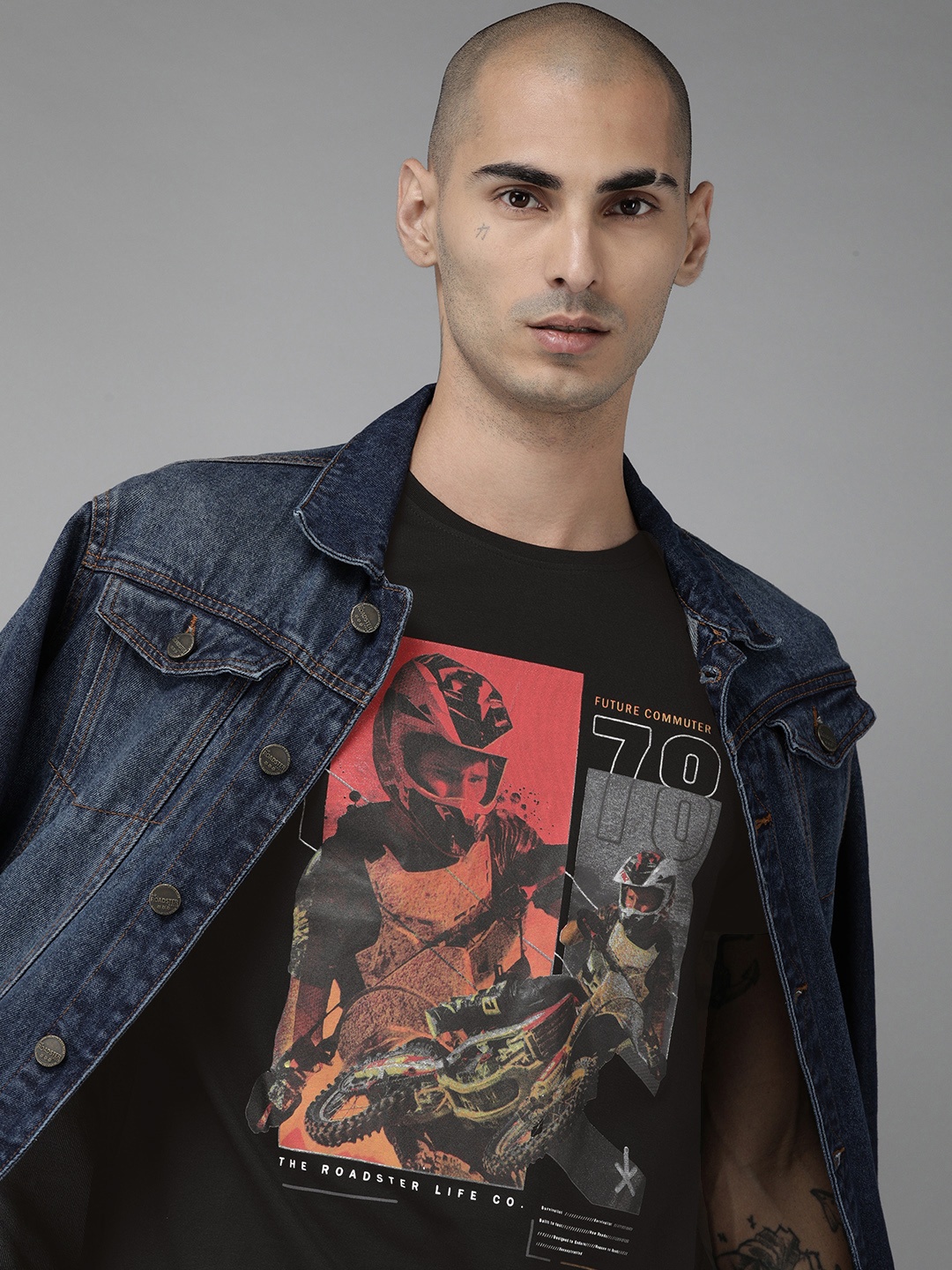 

The Roadster Lifestyle Co Men Black Printed Round Neck Pure Cotton T-shirt