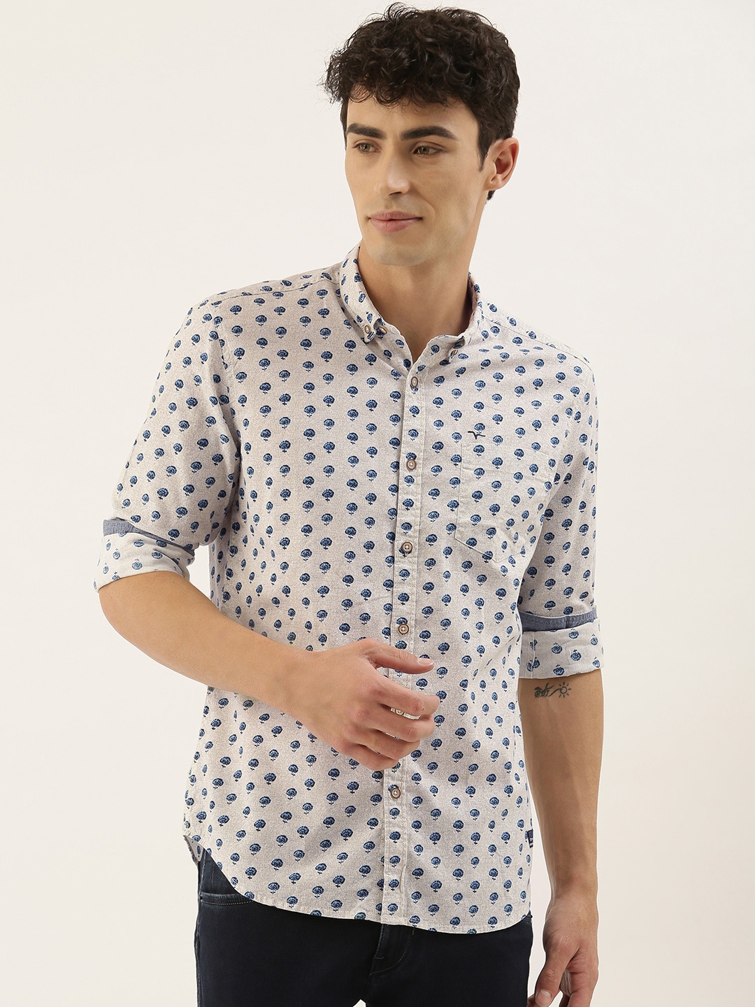 

Flying Machine Men Off-White & Blue Slim Fit Printed Casual Shirt