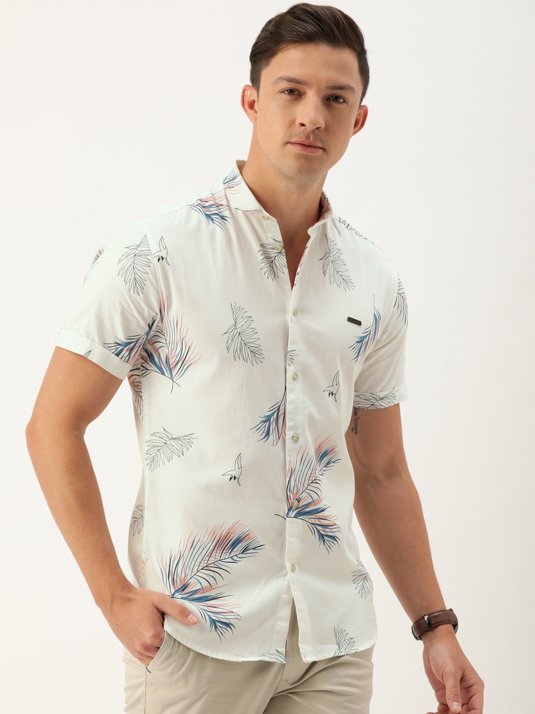 

The Indian Garage Co Men Slim Fit Conversational Printed Resortwear Shirt, White