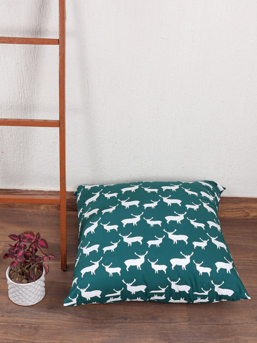 

My Gift Booth Green & White Deer Print Square Cushion