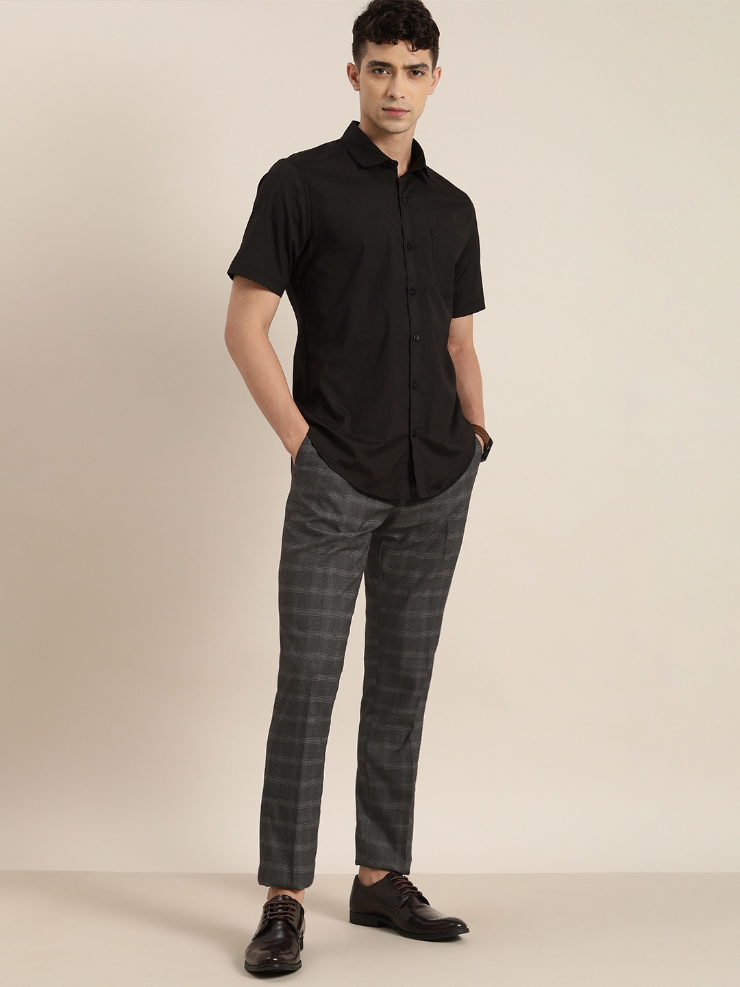 

INVICTUS Men Charcoal Checked Regular Trousers