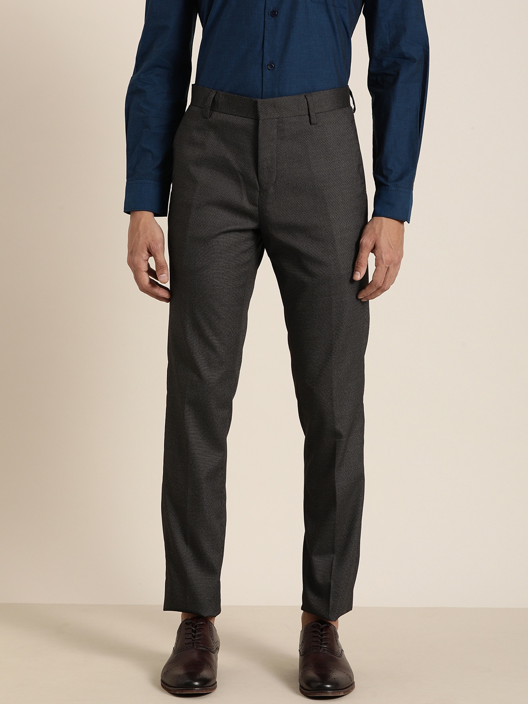 

INVICTUS Men Charcoal Grey Slim Fit Solid Formal Trousers