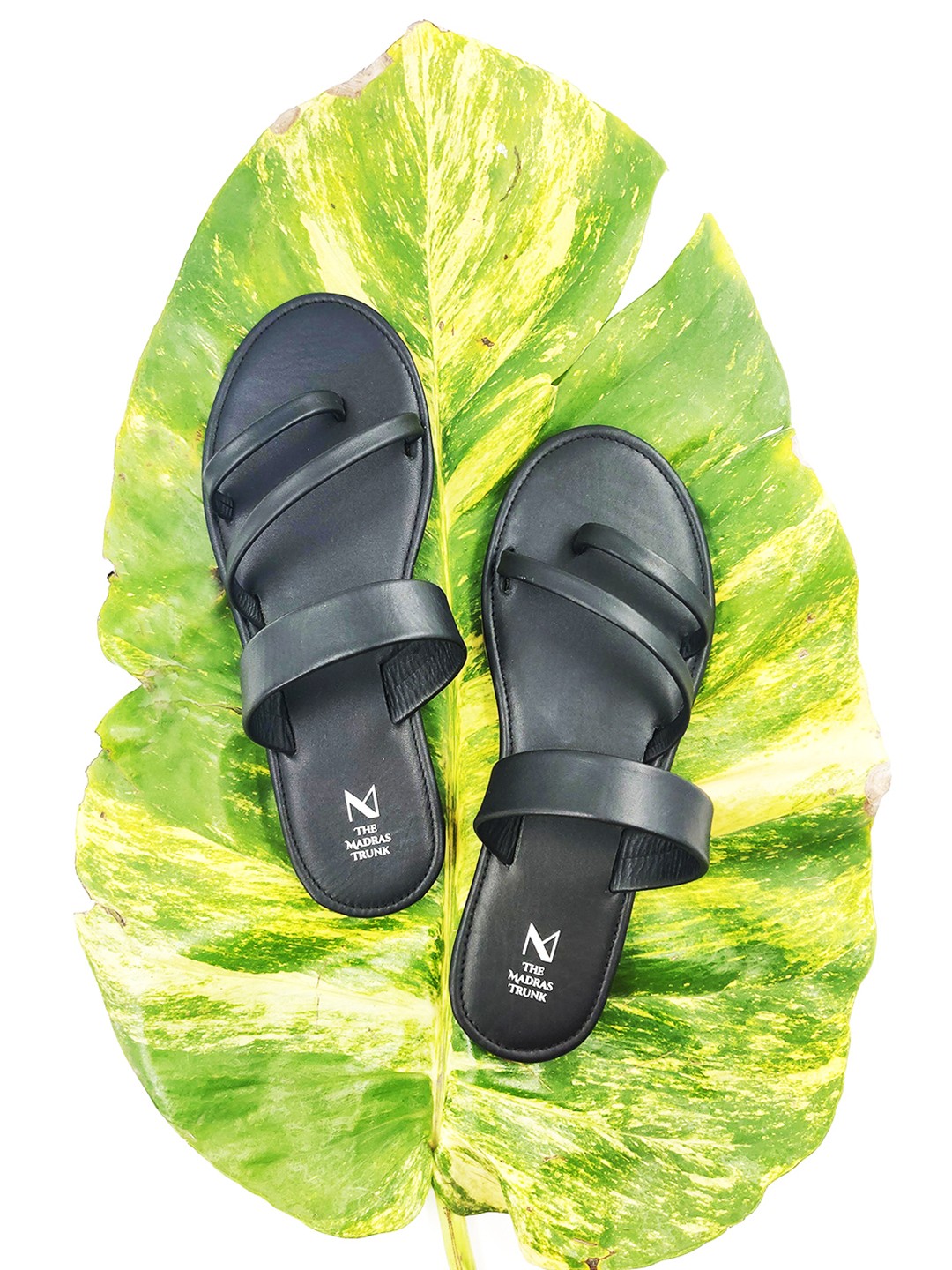 

THE MADRAS TRUNK Women Black Solid Leather Open Toe Flats