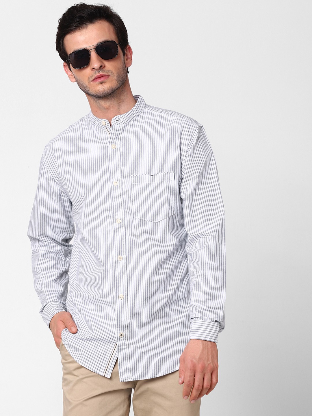 

SELECTED Men White & Navy Blue Slim Fit Striped Casual Shirt