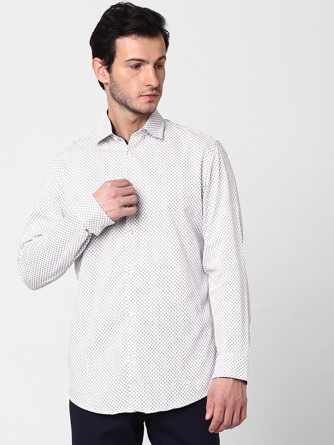 

SELECTED Men White & Black Slim Fit Printed Formal Shirt