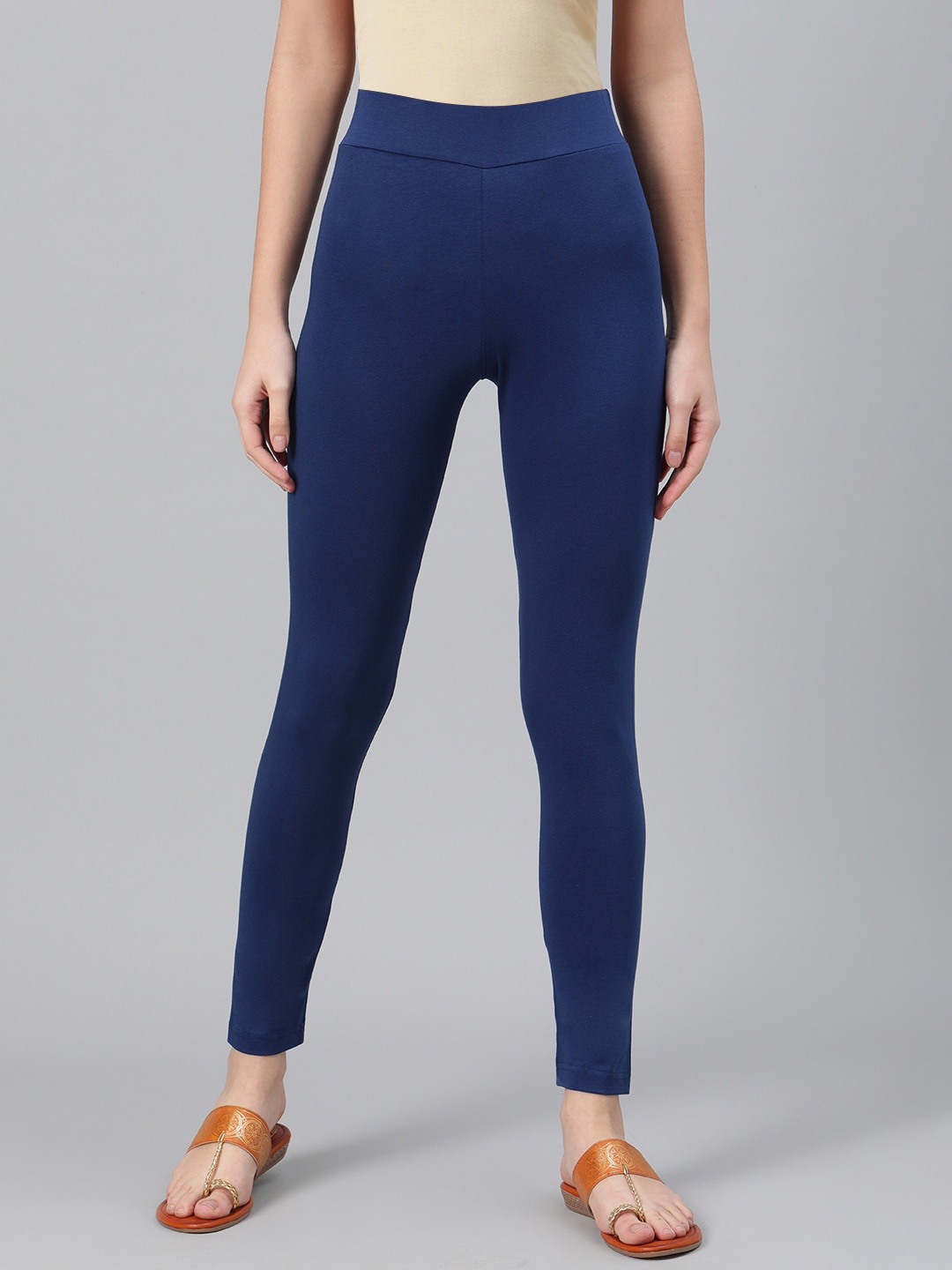 

Biba Women Navy Blue Solid Leggings