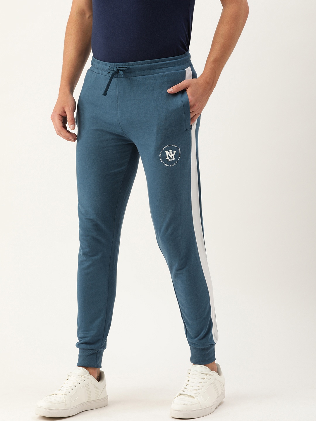 

The Indian Garage Co Men Teal Solid Slim Fit Jogger with Side Strips