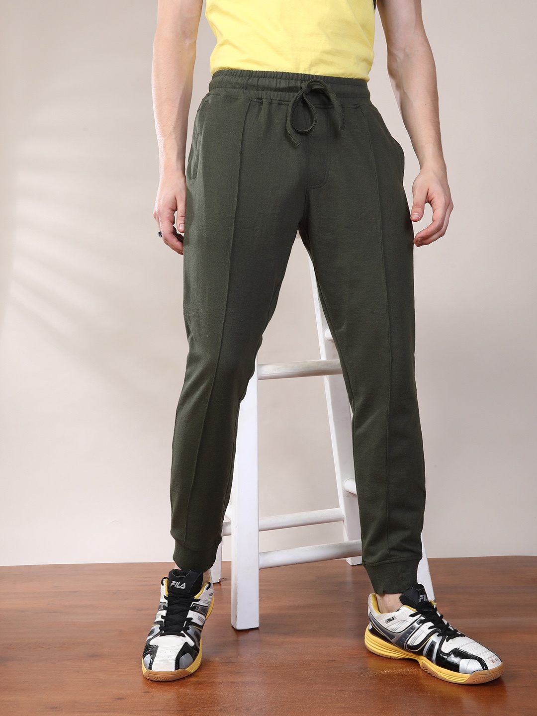 

The Indian Garage Co Men Olive Solid Slim Fit Jogger