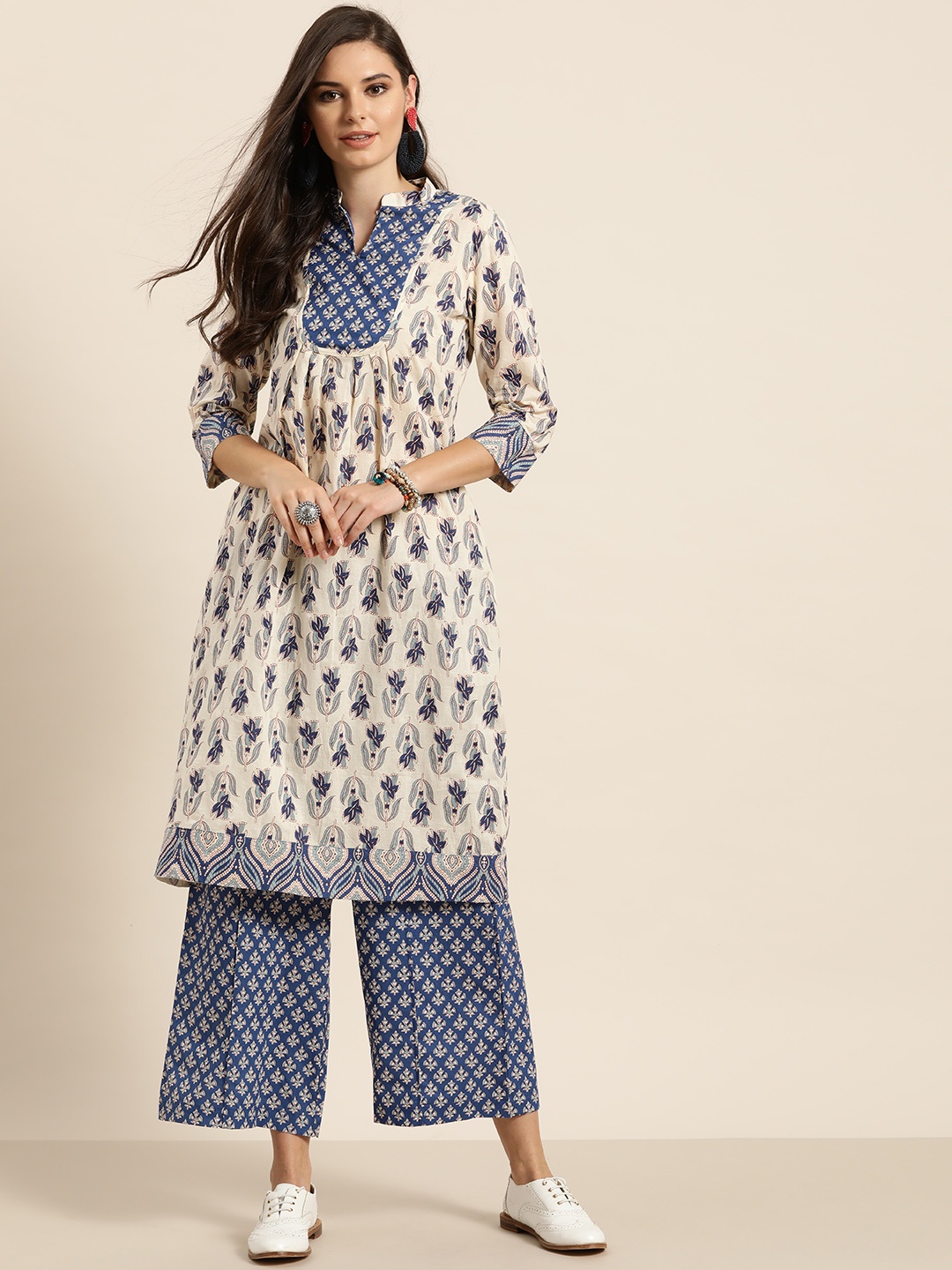 

Sangria Women Off-White & Navy Blue Pure Cotton Printed Kurta with Palazzos